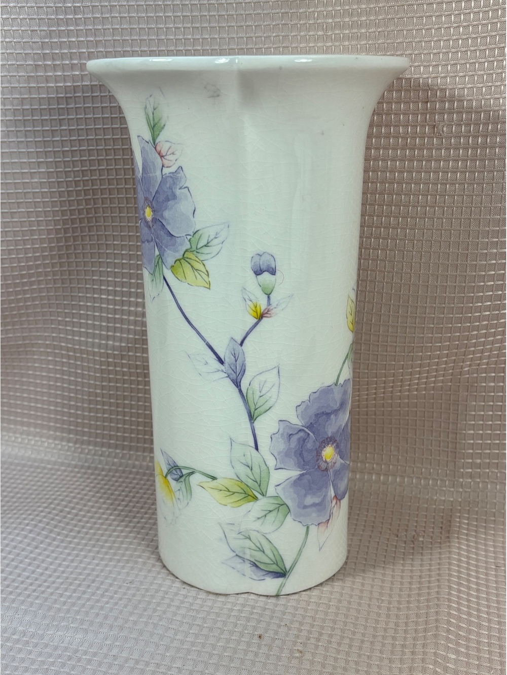 300 - Toyo Tender Violet Vase with Lovely Flowers Made in Japan